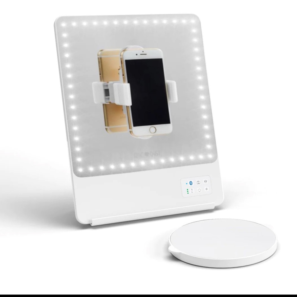 RIKI SKINNY lighted vanity mirror